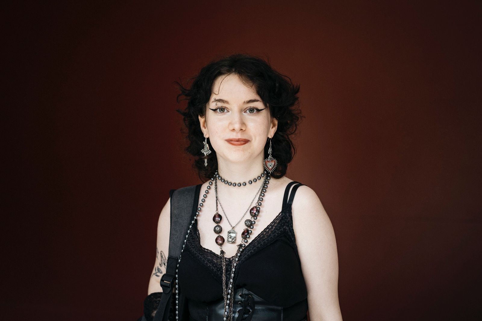 Retrato de una estudiante en el proyecto fotográfico de la Facultad de Ciencias Humanas y Sociales